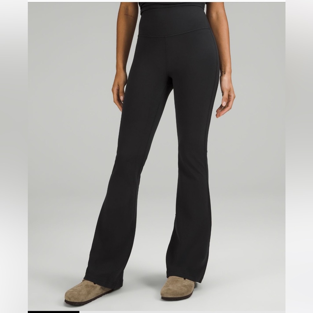 LIKE NEW worn once Lululemon Groove Pant *Nulu Black Size 2